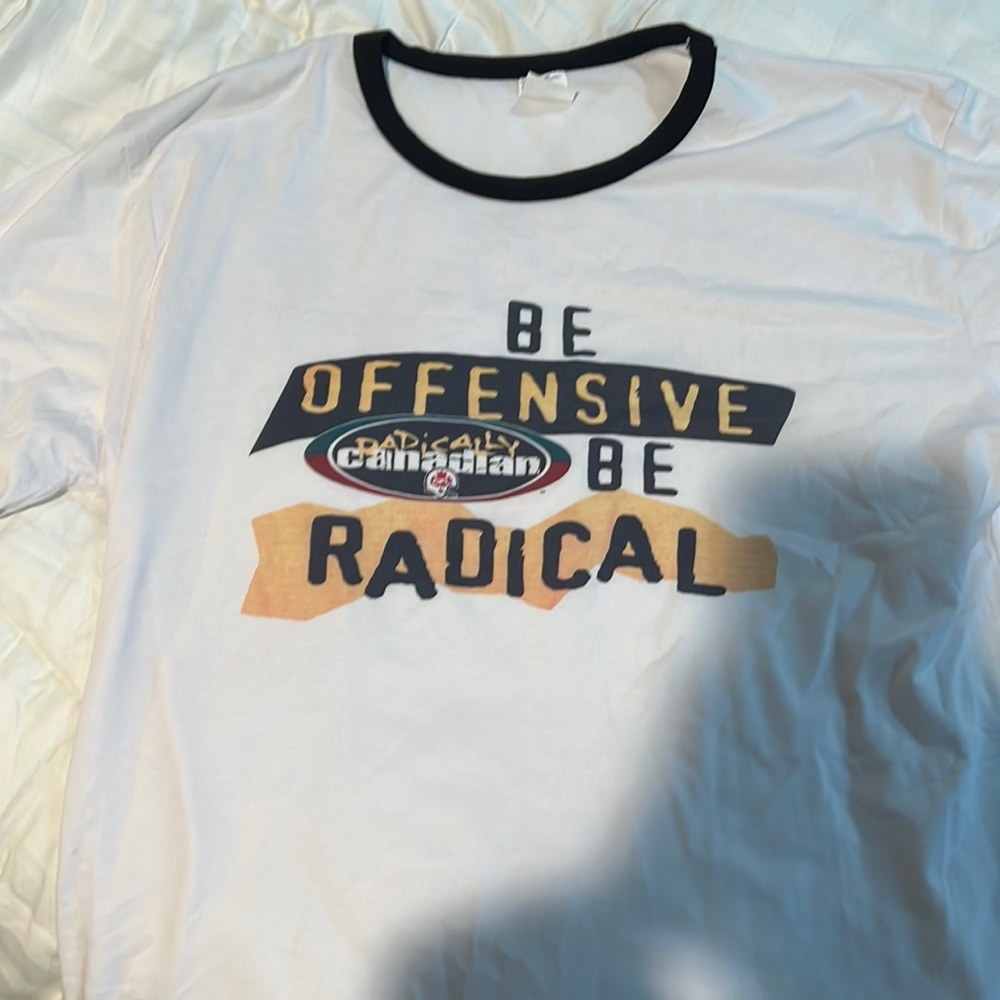 Vintage Canadian Football league “ Radically Canadian “ tee size 3xl